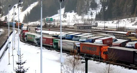 Brennero, tir «numero chiuso» Uggè: «Follia. Intervenga Delrio»