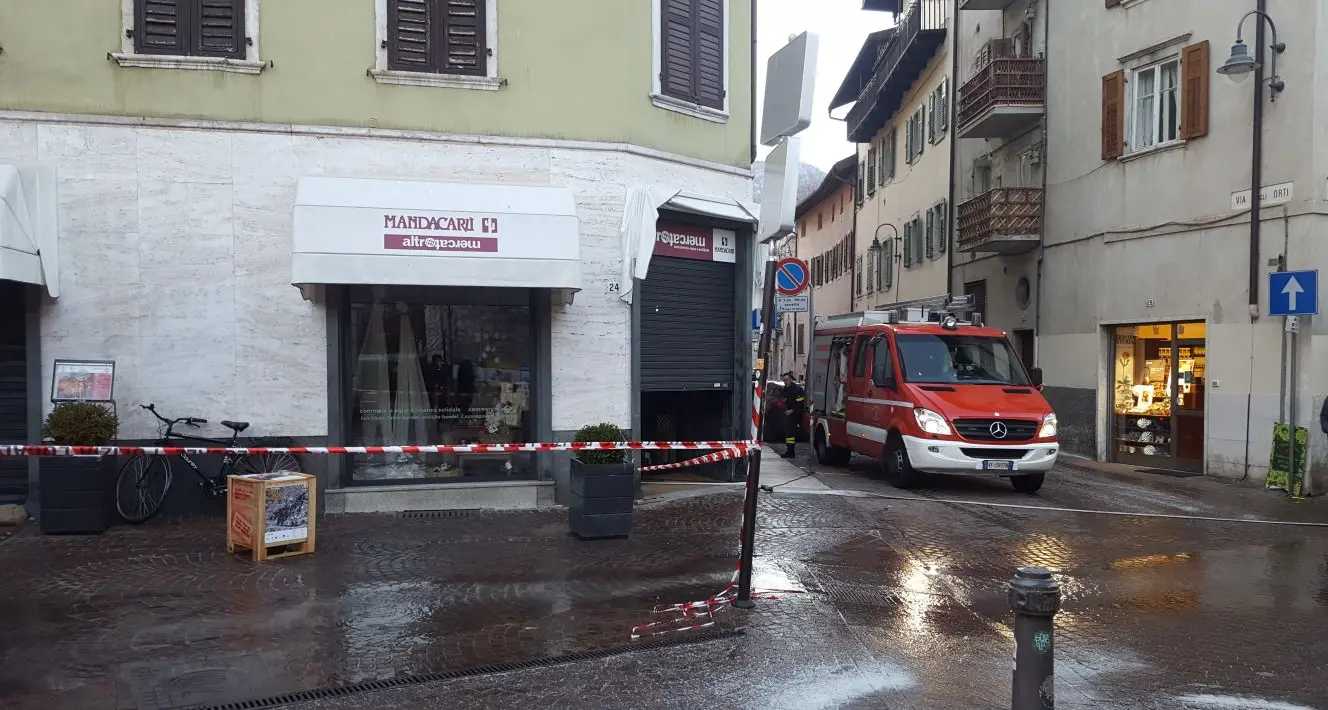 Trento sembra Venezia: allagamento in via Mazzini