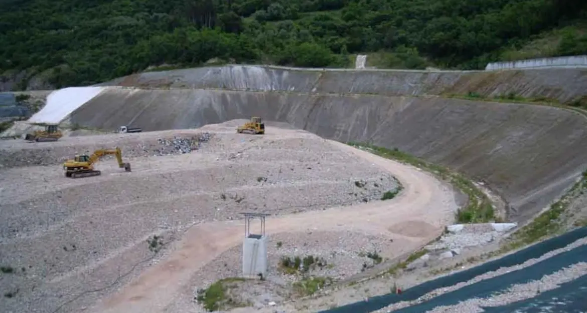 Sì al progetto di bonifica della discarica della Maza