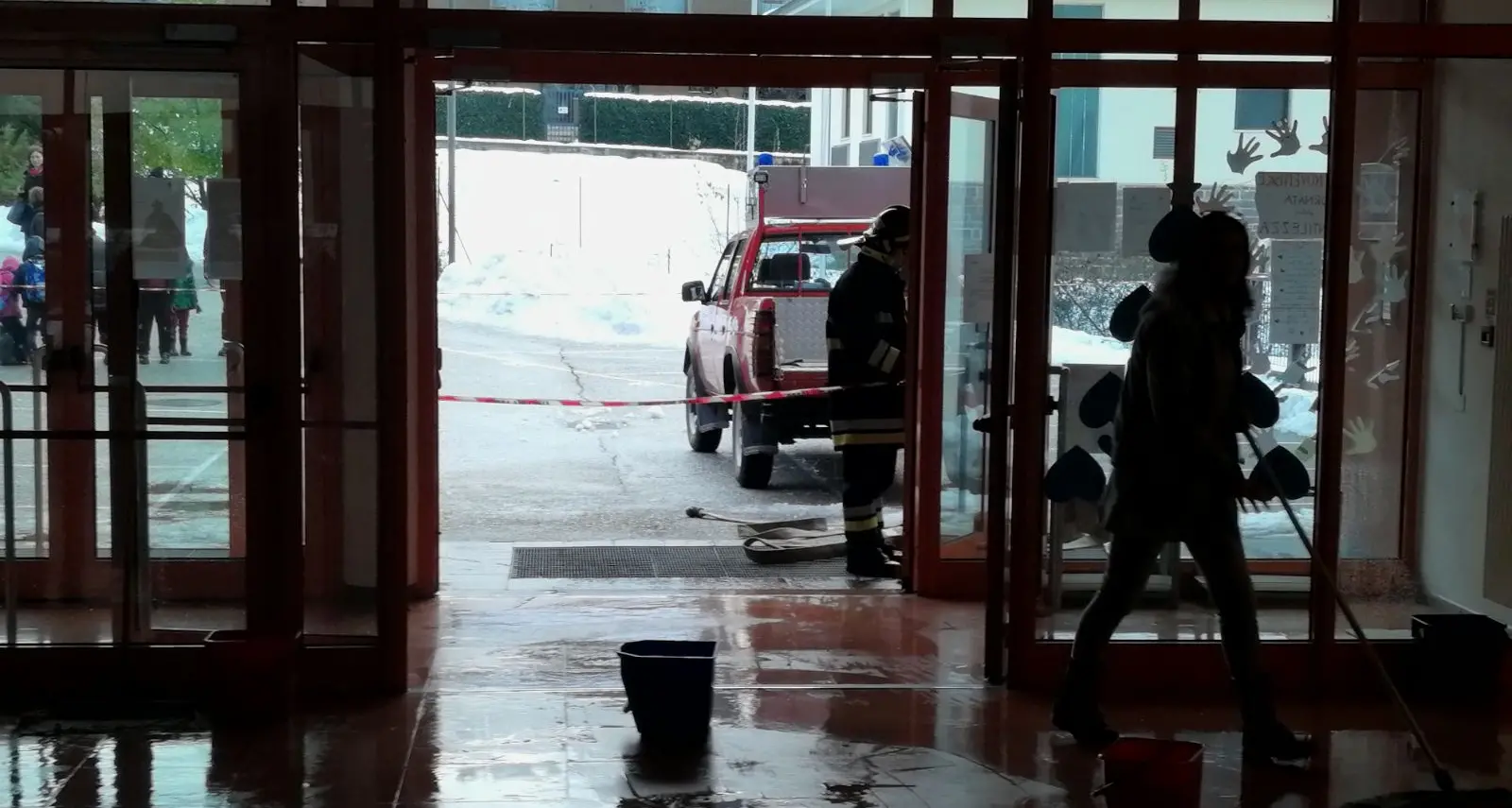 Allagata la scuola di Povo. Acqua alta in galleria