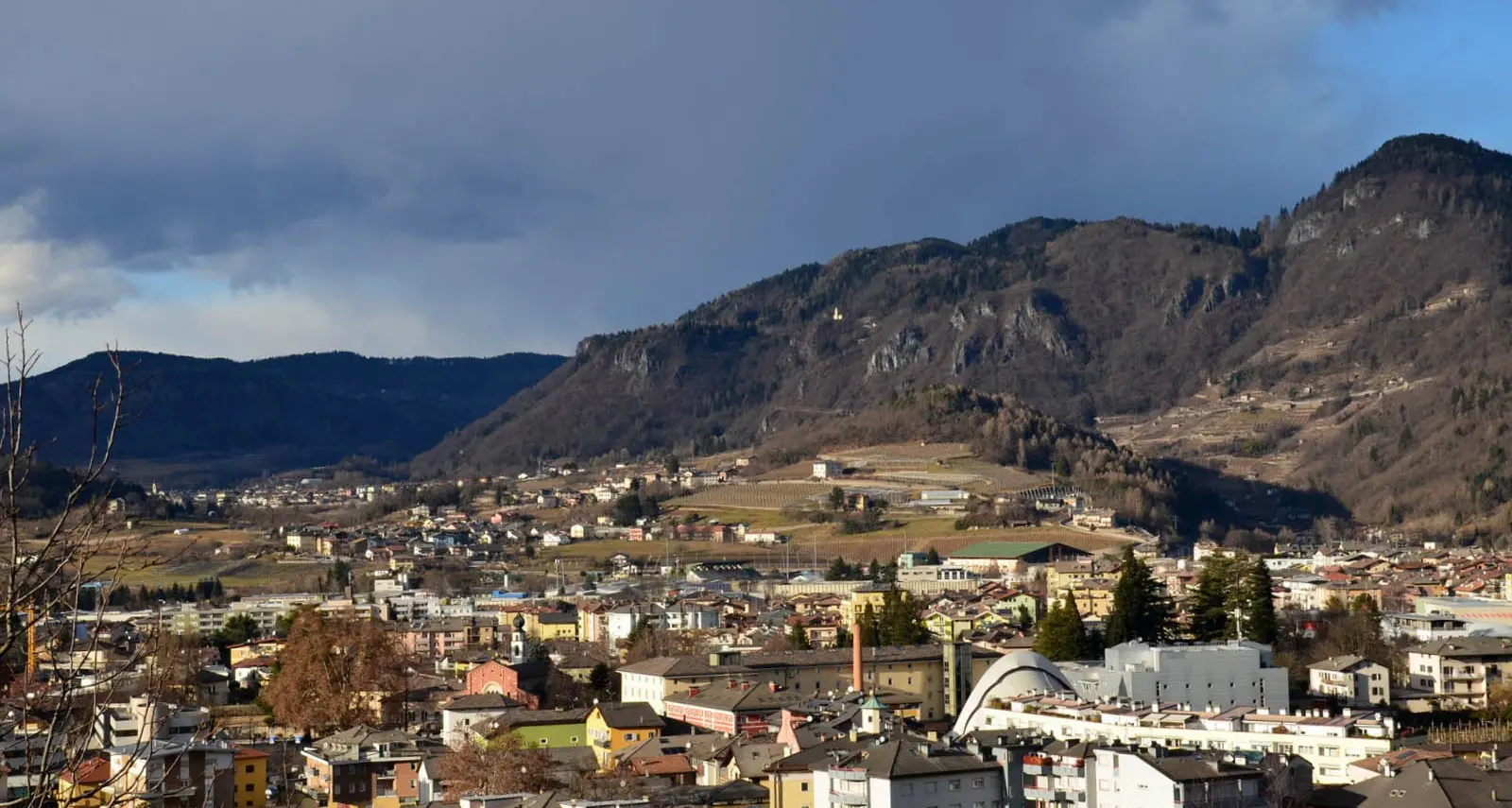 Perginesi in aumento, nati e stranieri in calo