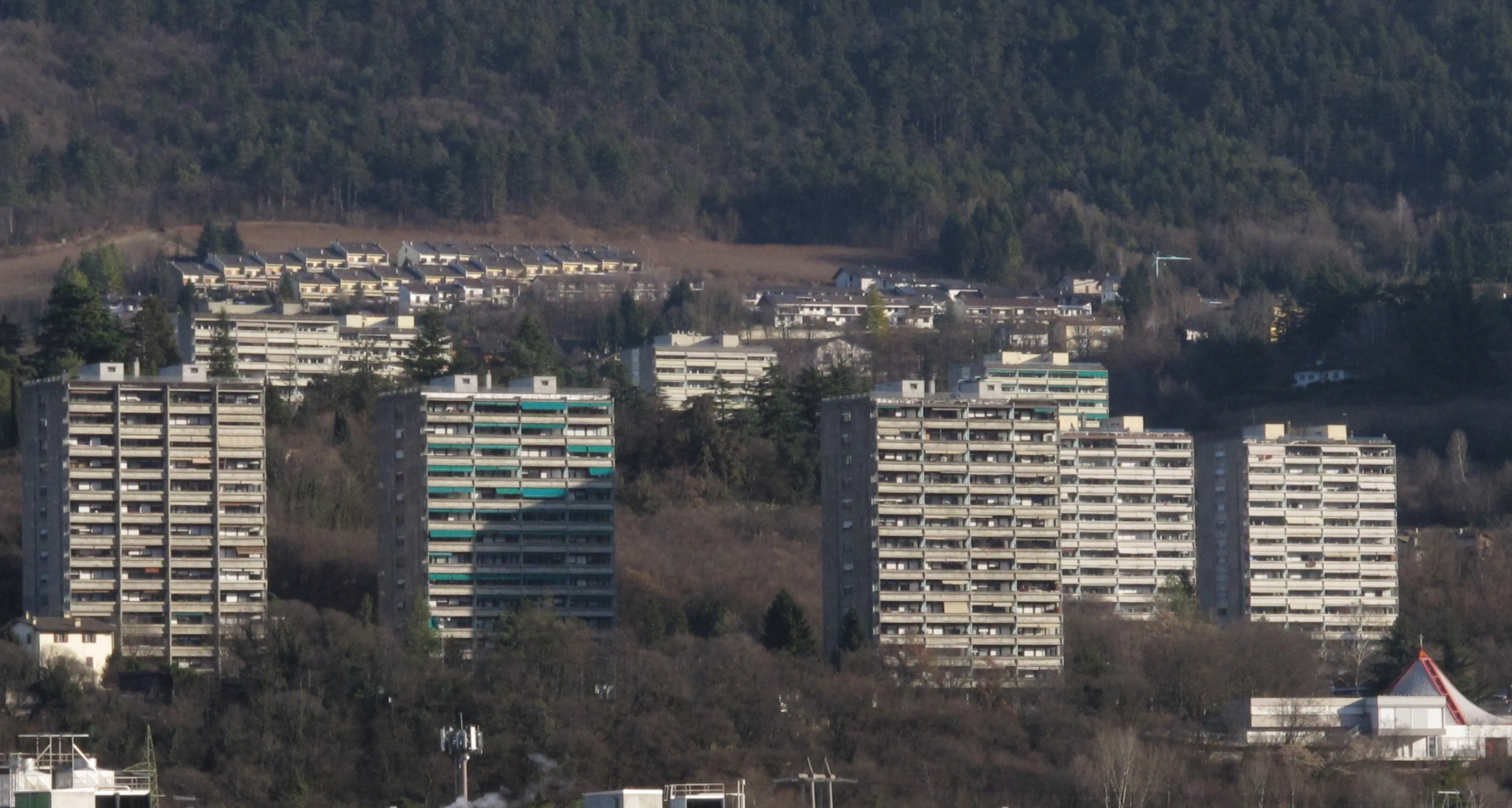 Una famiglia sfrattata dalle Torri Quattro persone senza casa