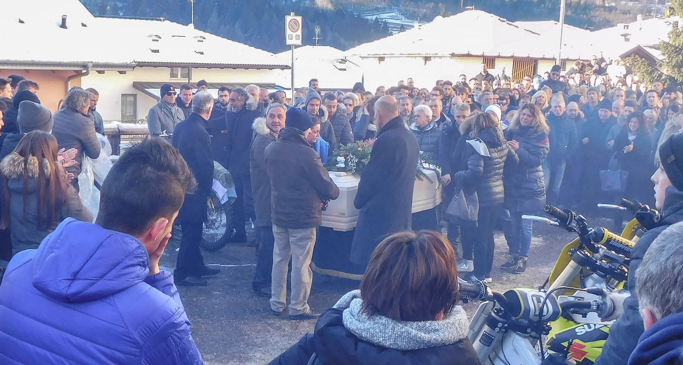 In mille a salutare Seba Lo strazio delle sorelle