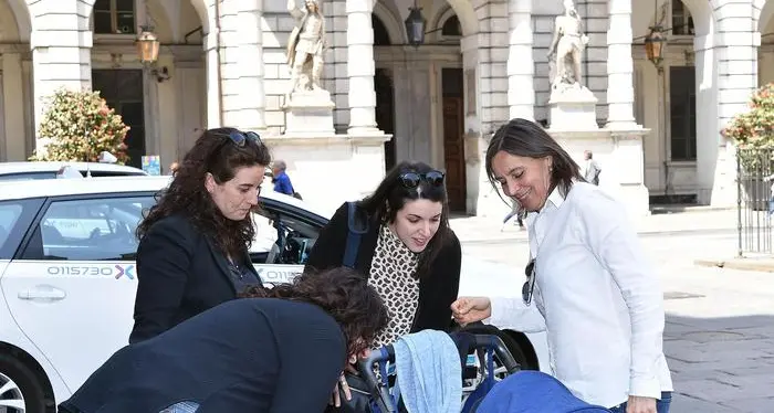 Torino, registrato all'anagrafe il figlio di due mamme