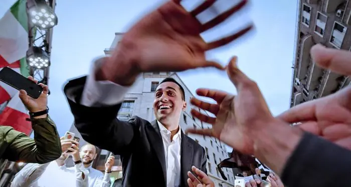 Di Maio ci riprova: «Maggioranza c'è, fateci ripartire»