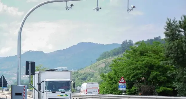 Autovelox, primi effetti sul traffico Frenate ed effetto tappo nelle ore di punta