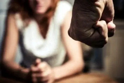Violenza sulle donne, 2.700 denunce in 5 anni: numeri di prevaricazioni silenziose