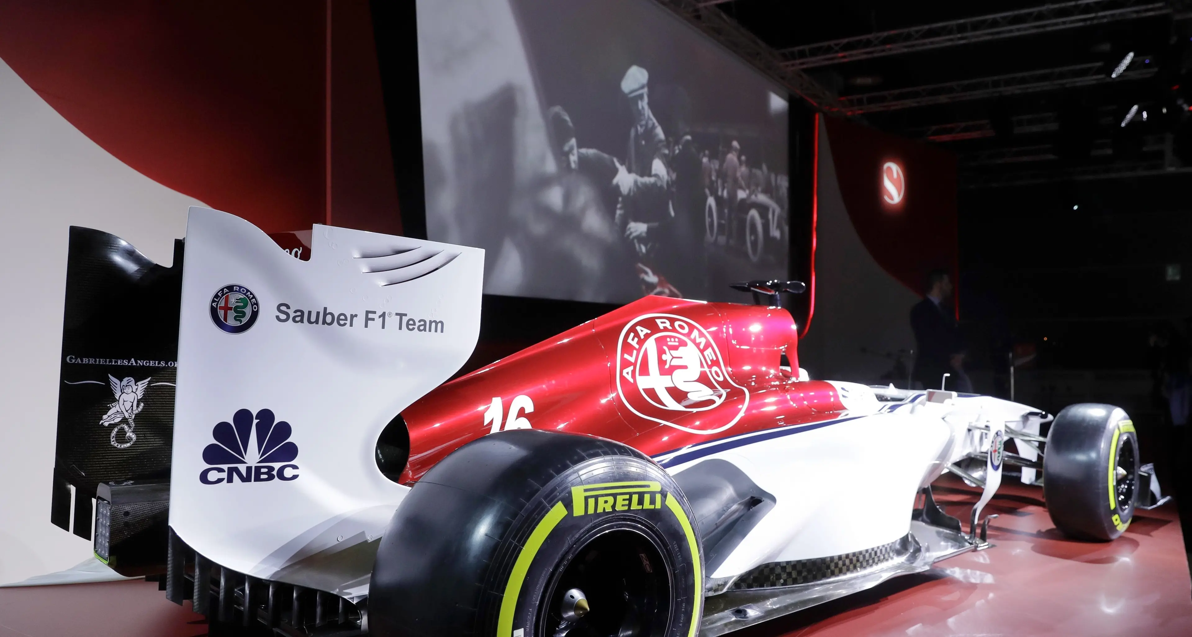 Ecco la nuova Alfa Romeo Sauber Ericcson e Leclerc al volante