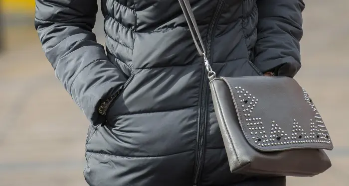 Due reati in un colpo solo Beffate parrucchiera e cliente