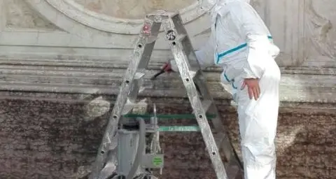 S. Pietro e piazza Anfiteatro tornano belle: via alle pulizie