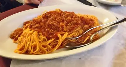Fa il ragù di carne: minacciata col coltello dalla figlia vegana