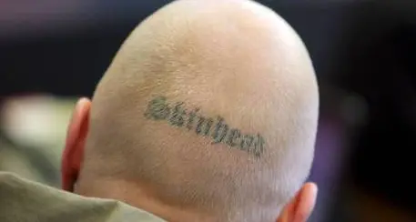 Perquisizioni a skinheads Como Accusati di violenza privata