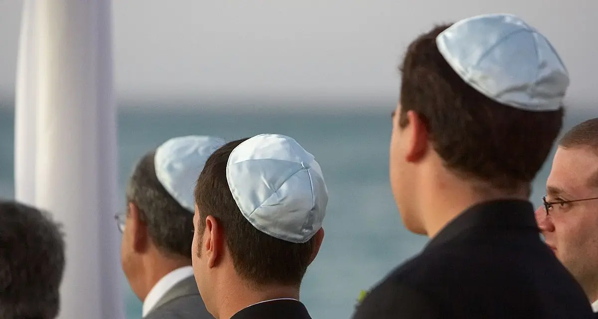 Divieto di velo: non solo islam Vietata anche la Kippa ebraica
