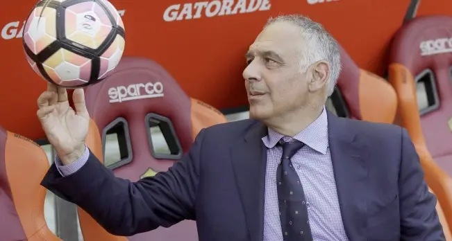 Pallotta si tuffa nella fontana e chiede scusa alla Raggi «Pagherò la multa»