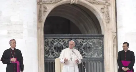 Papa Francesco: «Profondamente toccato dalla morte di Alfie»
