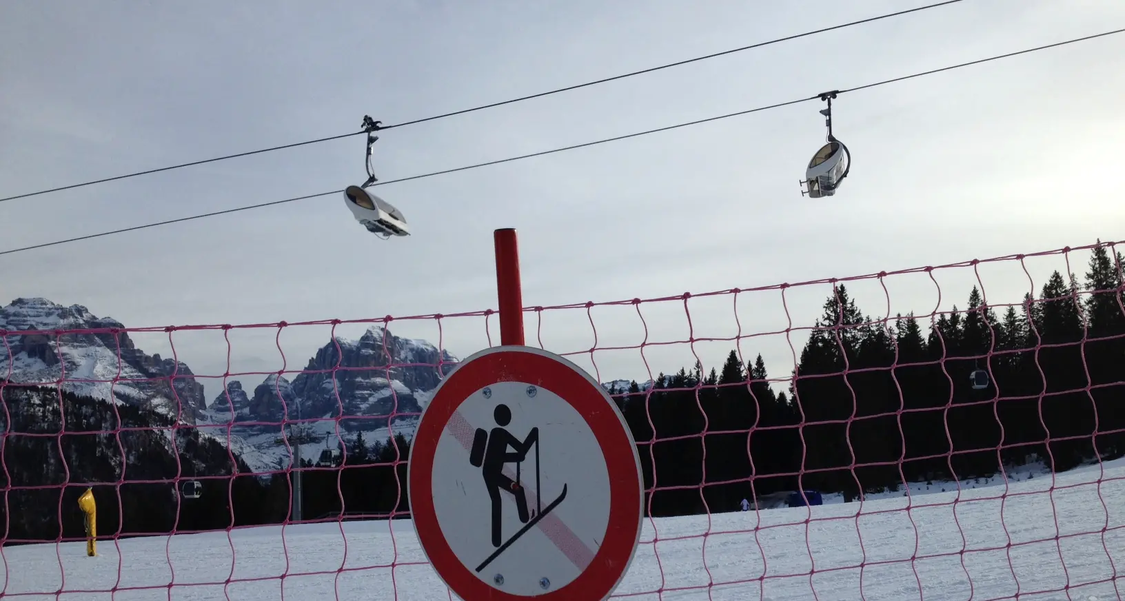 Scialpinisti, «problema ambientale, vanno fermati con le reti»