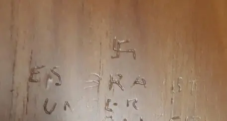 Svastica a Montecitorio Indignazione alla Camera