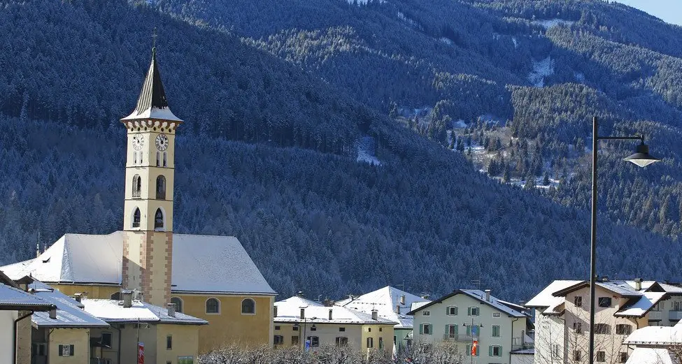 Entra al bar con una pistola: nei guai 49enne fiemmese