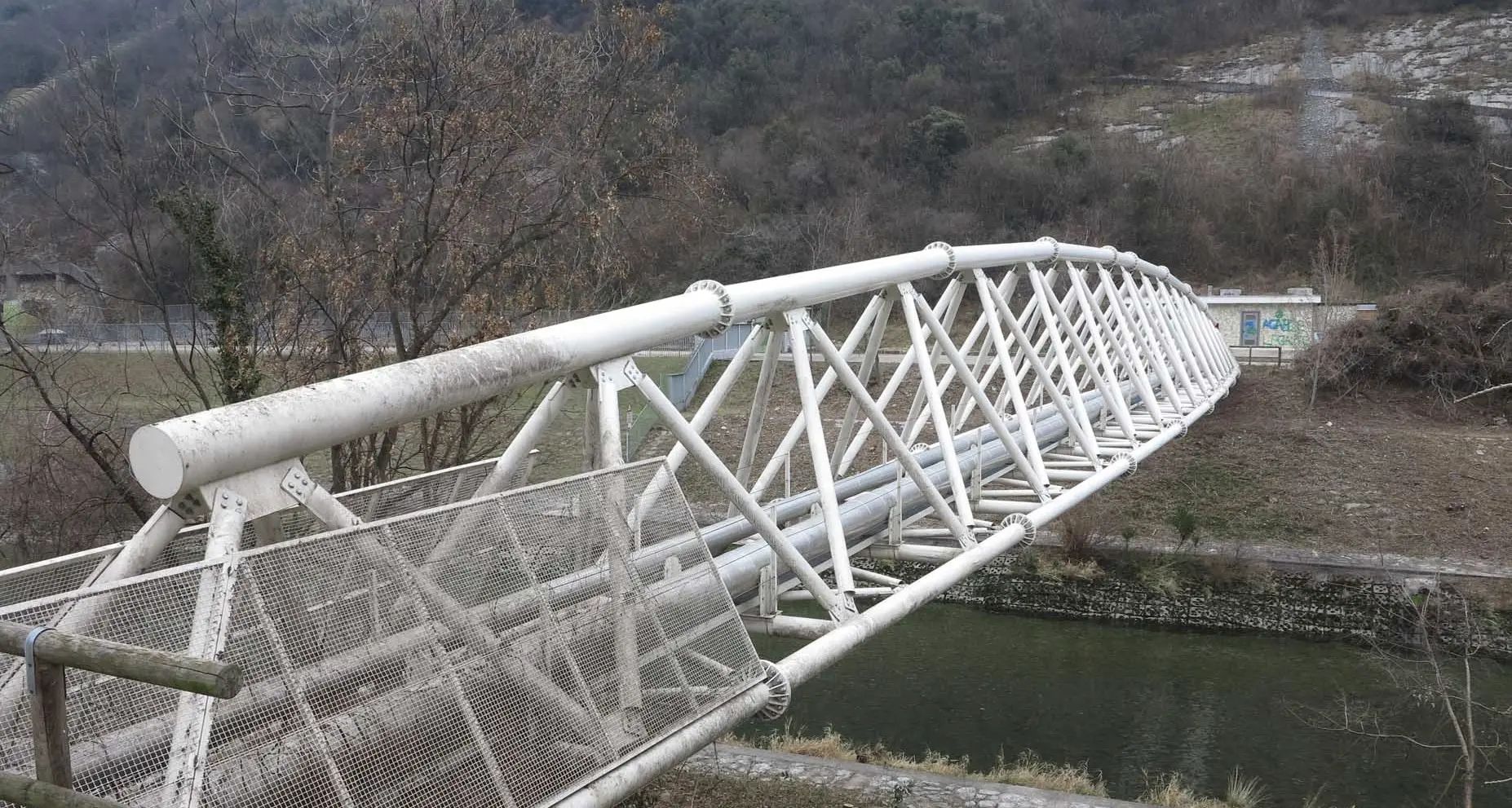 Torbole, ciclabile sopra la passerella del Sarca