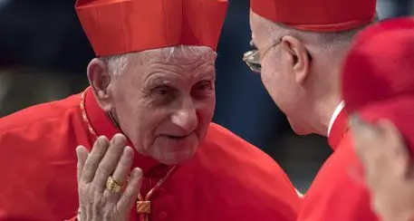 Richieste di esorcismo in crescita Card. Simoni: «Anche col cellulare»