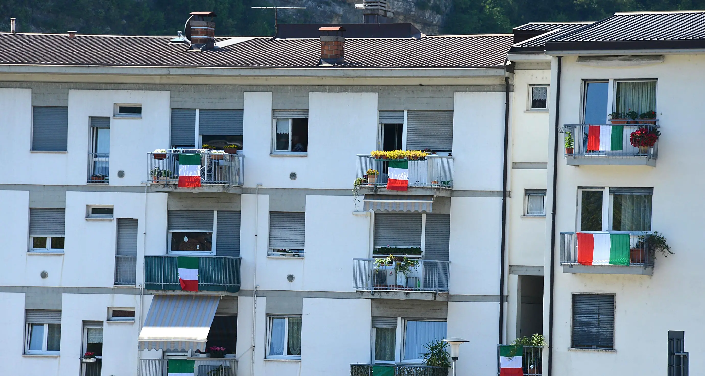 Adunata degli Alpini, la città è pronta ad accogliere Le iniziative dei commercianti, dai dolci alla cartoleria