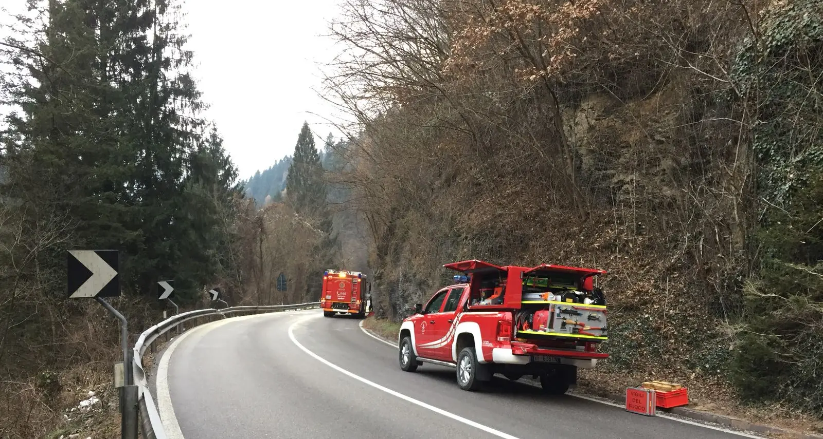 Valle di Fornace, auto sbanda: ferita una giovane di 20 anni