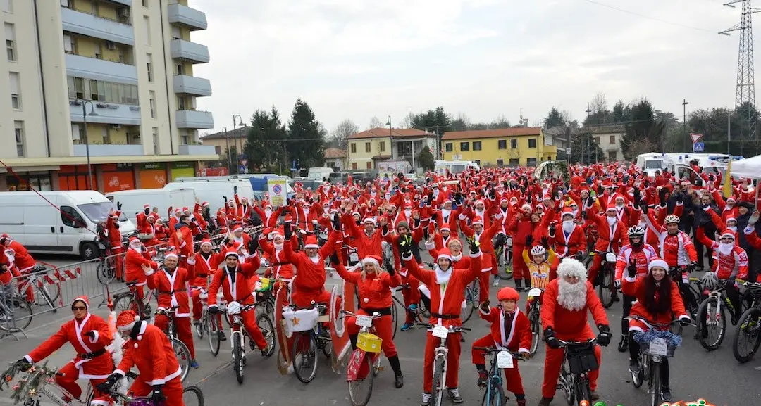 Pedalare con Babbo Natale Babby Bike per i bimbi malati