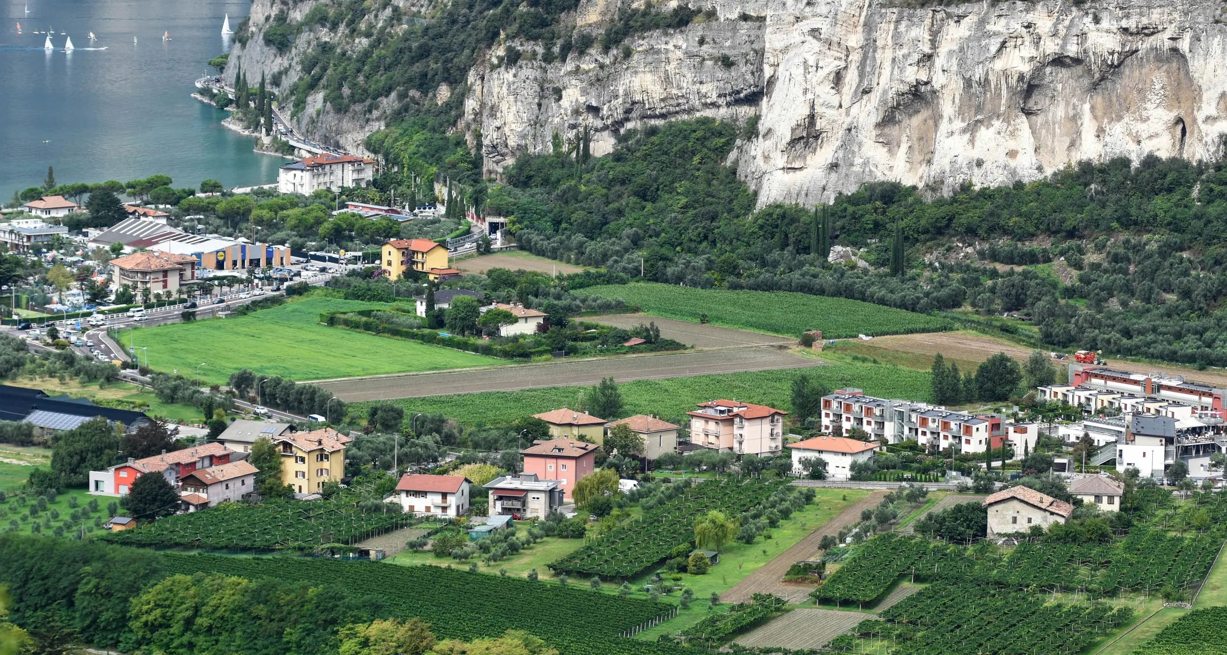 Bandiera nera al comune di Arco, assegnata da Legambiente per Linfano