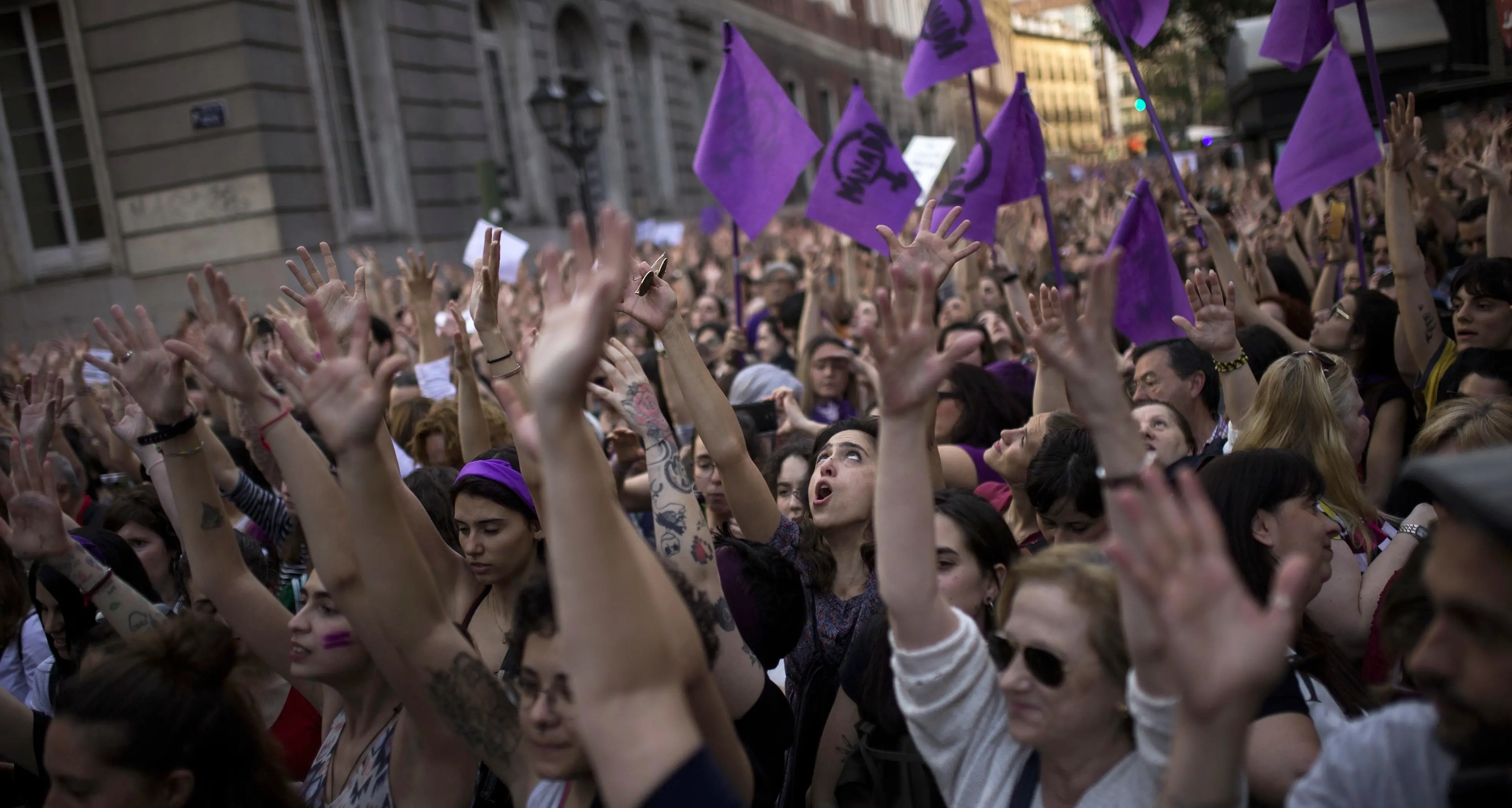 Sentenza choc in Spagna,stupro di gruppo è solo 'abuso'