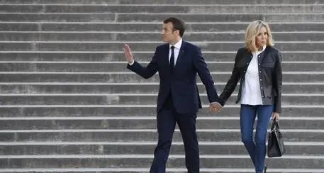 I Macron pagano tutte le spese