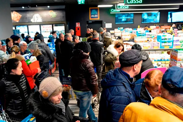APERTURA NUOVO DISCOUNT ALDI FOTO DI ALESSIO COSER