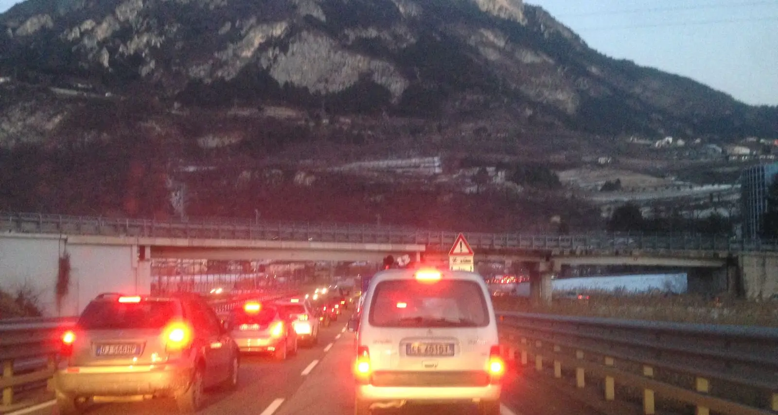 Chiude la galleria, Trento «paralizzata» Code e disagi a causa dei lavori nel tunnel