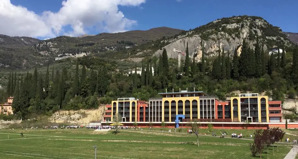 Albergo alle Braile: polemiche sui social