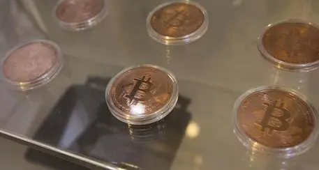 Bitcoin crolla sotto 8mila dollari