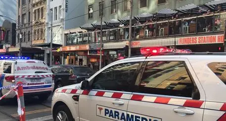 Australia, si lancia con il suv contro la folla: molti feriti