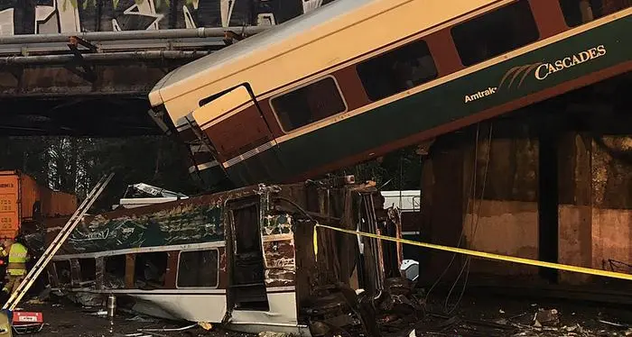 Deraglia un treno Sei morti e 77 feriti