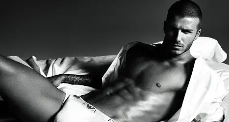 Beckham, 30 milioni da Armani Polemica: «Mutande ritoccate»