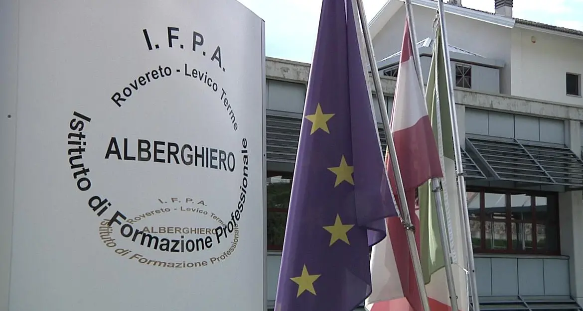 Natale di solidarietà per i ragazzi dell'Istituto Alberghiero di Levico