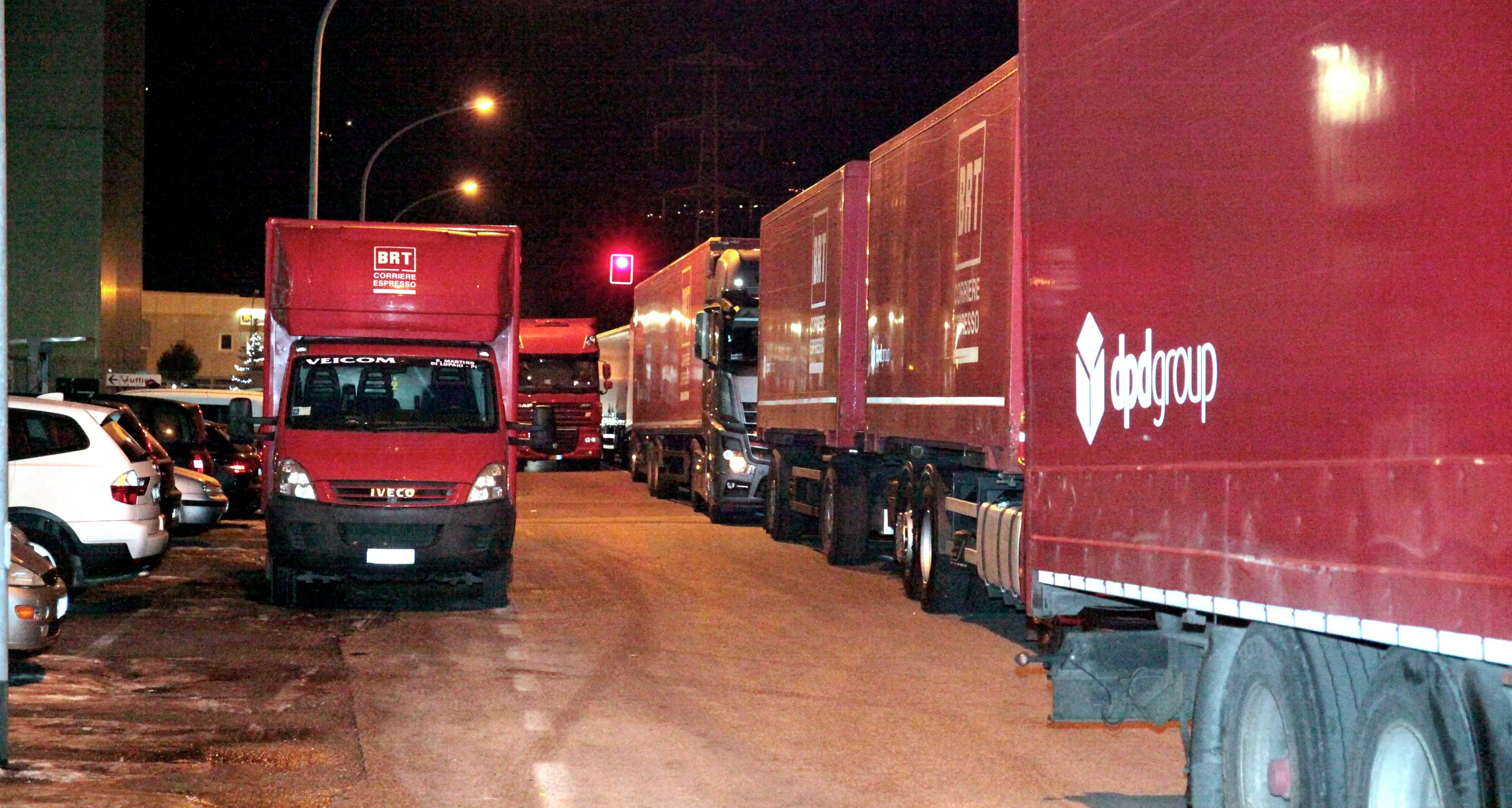 Il blitz di anarchici e Cobas Bartolini Trasporti in tilt