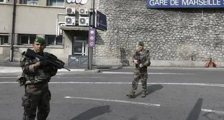 Accoltella e uccide due donne Marsiglia, abbattuto dai militari