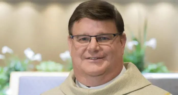 Usa: prete fa coming out, «sono gay», standing ovation fedeli