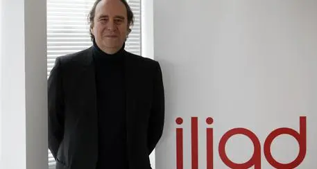 Telefonia, la «rivoluzione» Iliad 5,99 euro al mese senza limiti
