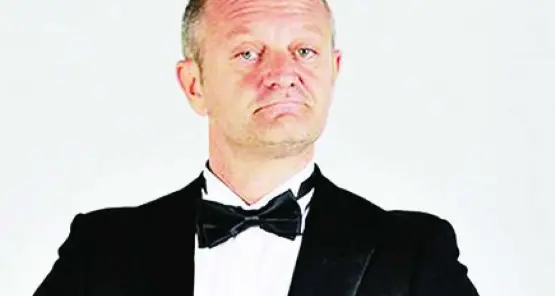 Andrea Pucci torna a colpi di gag