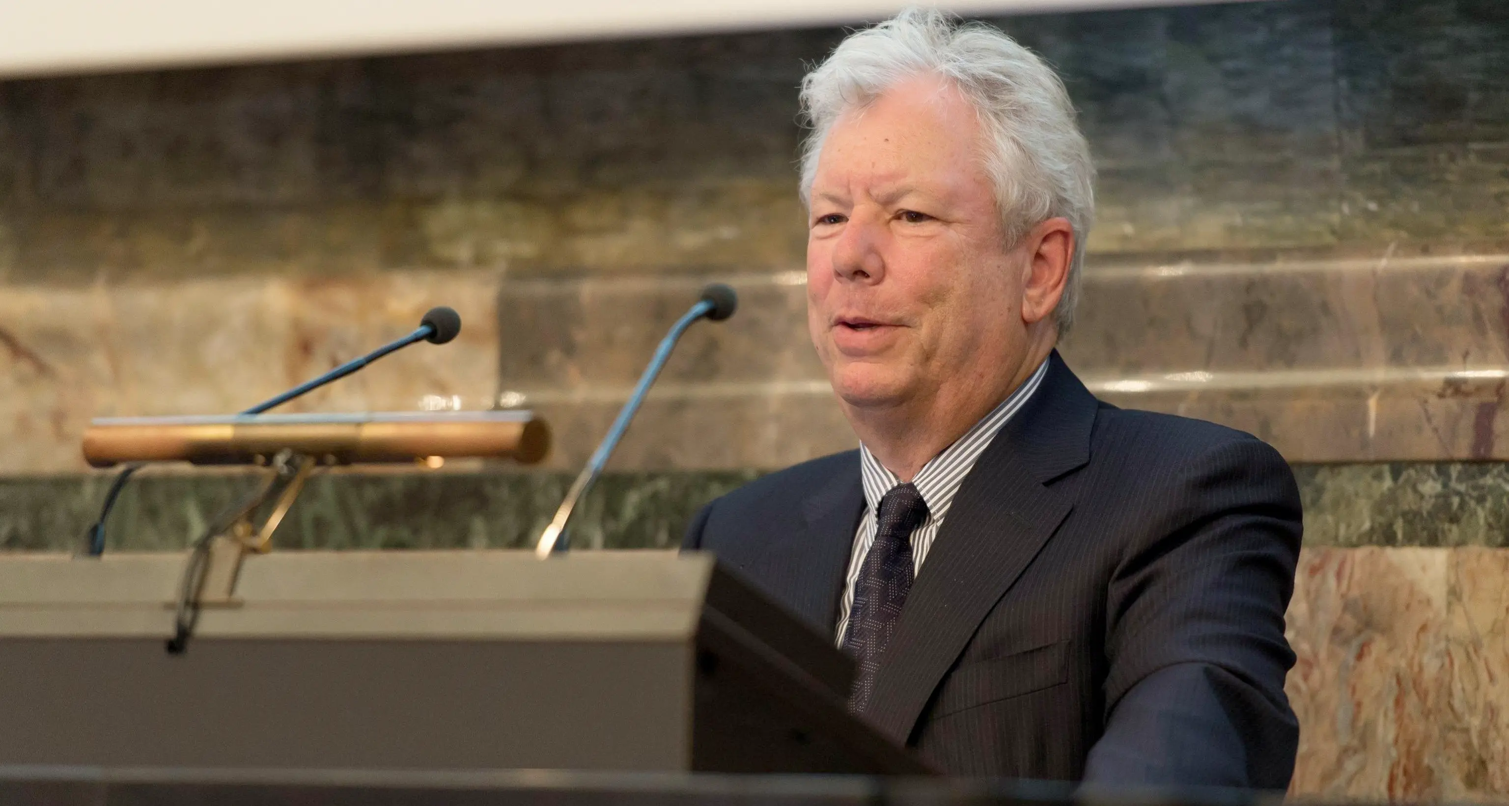 Il Nobel dell'economia a Thaler Inventò la «teoria del pungolo»