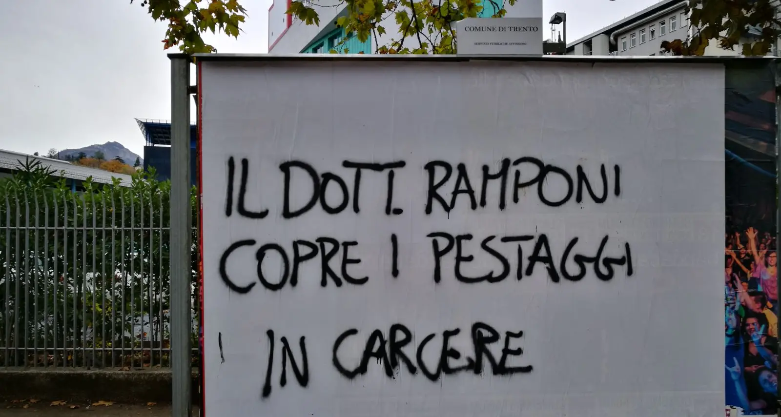 Gli anarchici contro Ramponi «Copre i pestaggi in carcere»