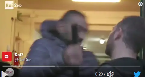 Troupe Rai aggredita a Ostia da membro clan Spada - Video