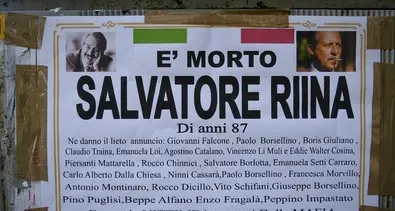 Riina: a Ercolano manifesto funebre dà il «lieto annuncio»