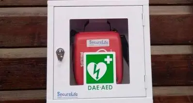 Defibrillatori in dodici rifugi Questa mattina la consegna