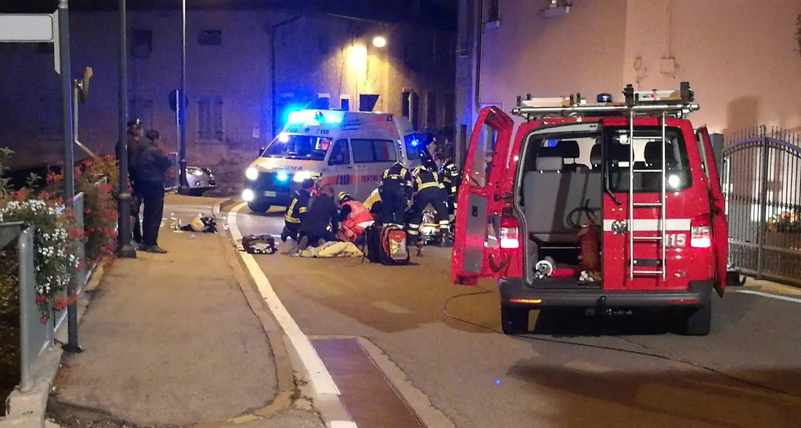 Schianto con la moto a Ronzo Elisoccorso per due feriti