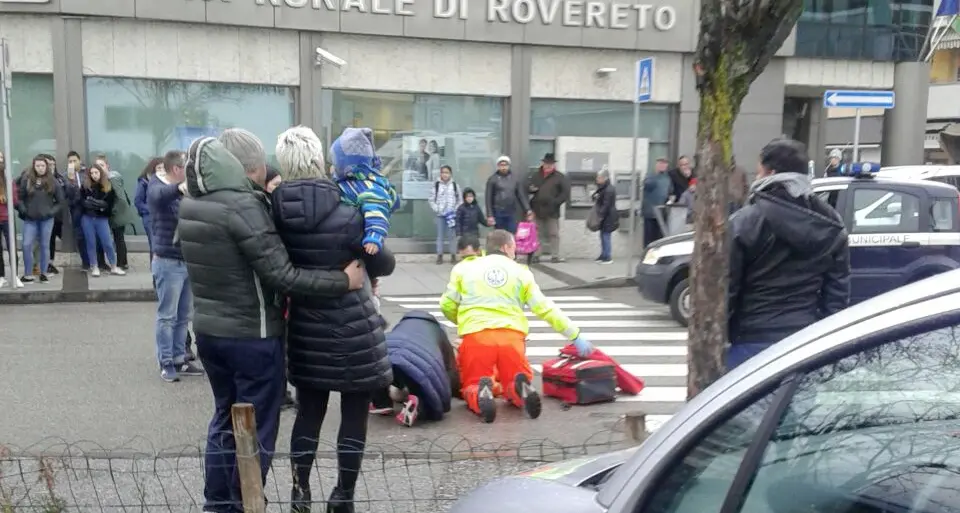Donna investita in via Manzoni Attraversava le strisce pedonali